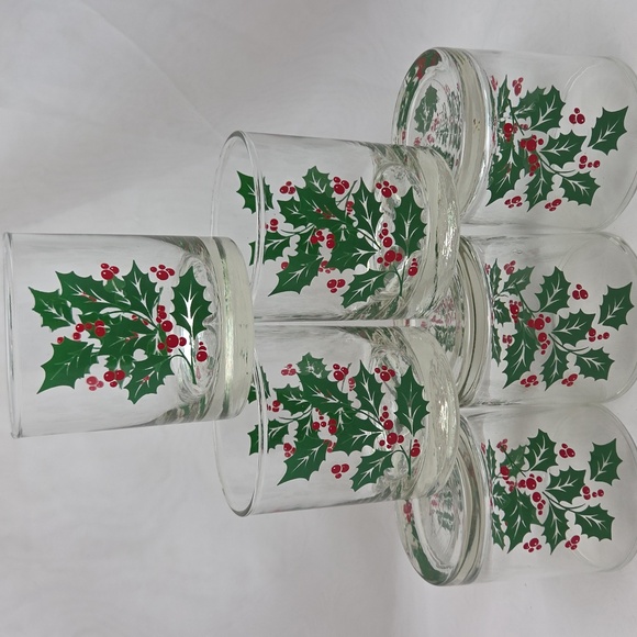 Indiana Holly Christmas Tumbler Glasses - Picture 9 of 11